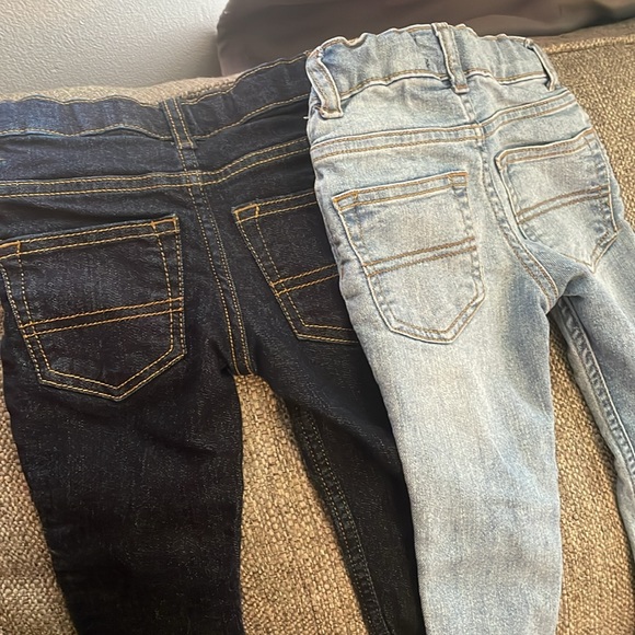 2 pair toddler skinny jeans , gently used , size 2T - Picture 4 of 4